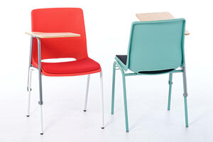 Der schöne Kunststoffstuhl ist hochwertig verarbeitet